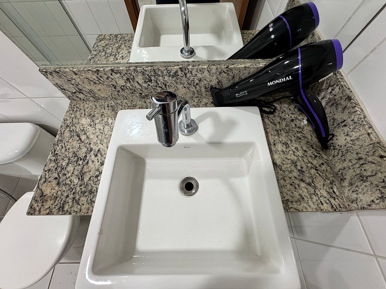 Studio Moderno no Sudoeste: Garagem e Tudo a Pé