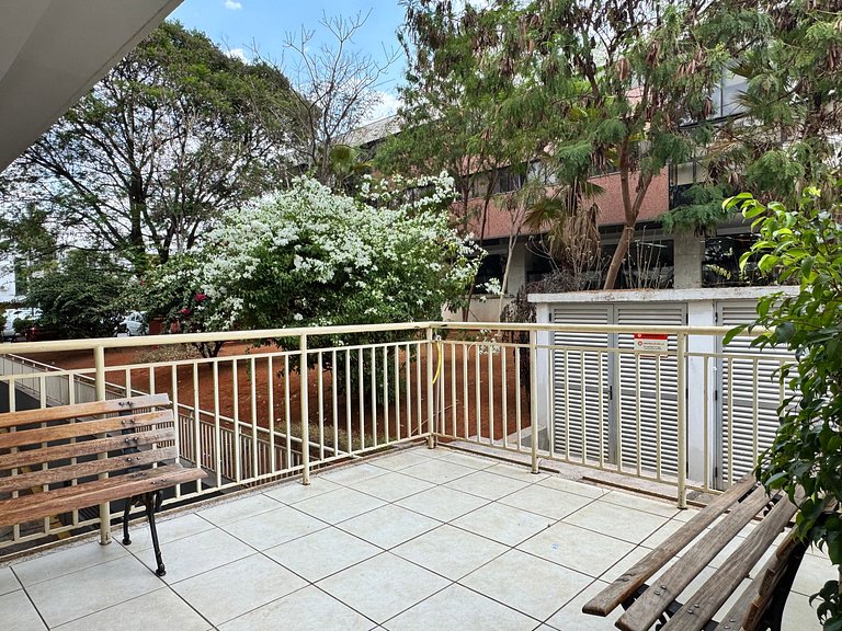 Studio Moderno no Sudoeste: Garagem e Tudo a Pé