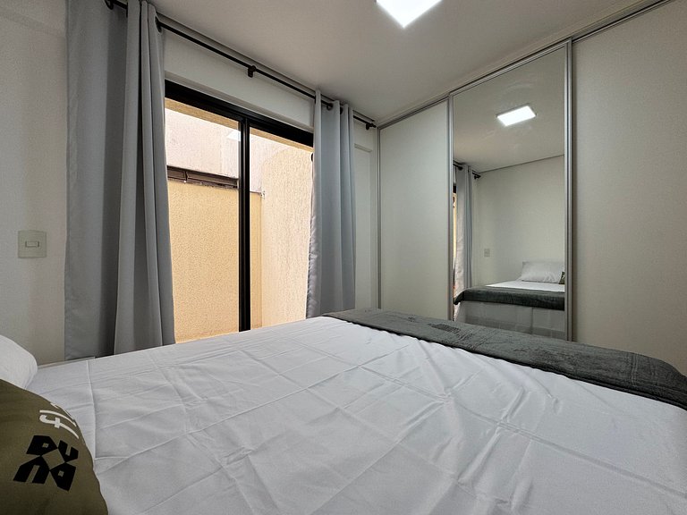 Studio Moderno no Sudoeste: Garagem e Tudo a Pé